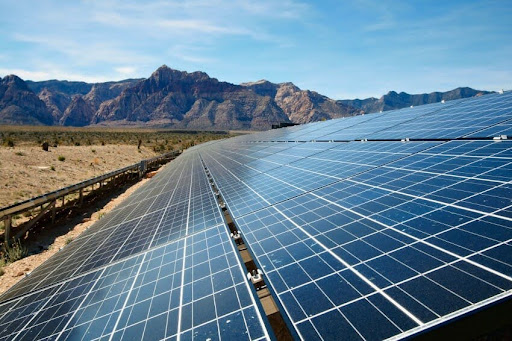 Solar panel installations for commercial businesses in Arizona provide an efficient, cost-effective way to harness the state's abundant sunshine, reducing energy costs and contributing to environmental sustainability.